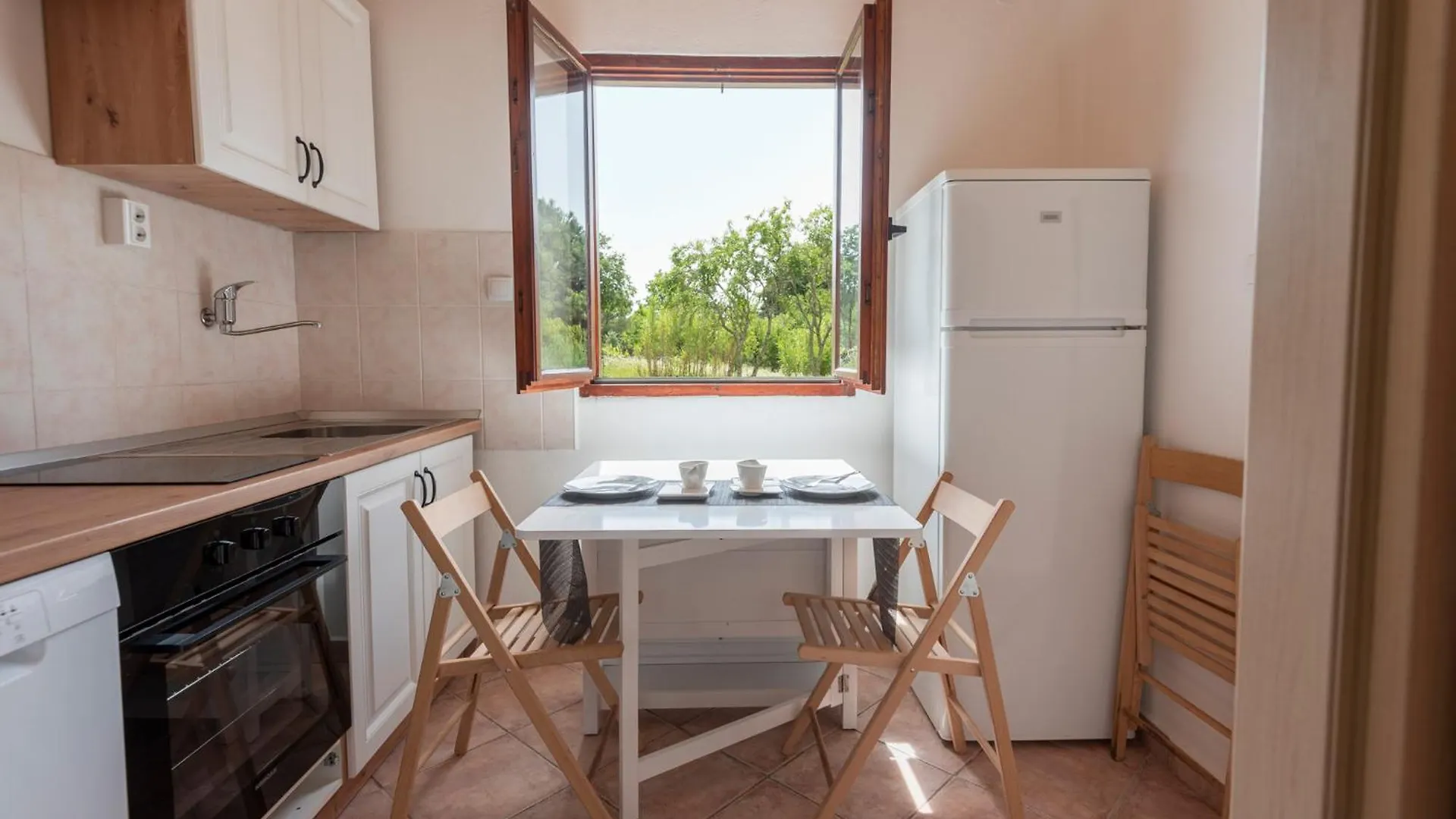 Villa Celestina, Majkusi 0*,